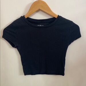 Black Short Sleeve Crop Top